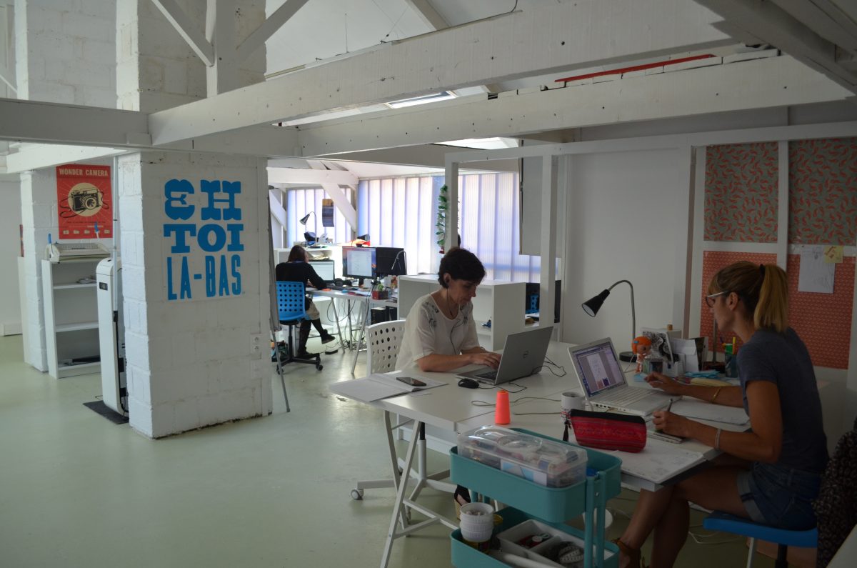 Vue de l'espace de travail collaboratif du Lavoir, coworking à Rennes